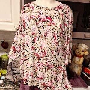 Alfani White and Pink 3/4 Sleeve Top Size 1X. NICE